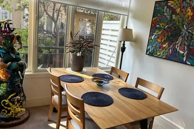 Image de Beautiful 2br 2ba patio -- close to everything