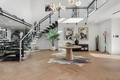Image de Modern Hilltop Retreat with Pool Near Downtown