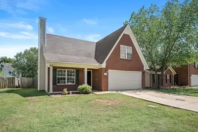 Image de Bring the whole group to this spacious 4-bedroom home just minutes too Nashville