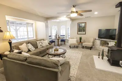 Image de Near Bass Lake | Harley`s Hideaway Cabin | Hot Tub