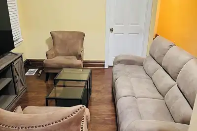 Image de 2-bedroom apartment in cool Irvington with Ac for relaxing stays