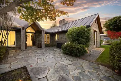 Image de 8 Mins drive to Coronet Peck from the front door to the top, walk to shot over