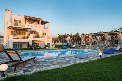 Image de Villa Elatheia, Prvate Pool and Garden, Furnished Terrace, Bbq facilities, Naxos