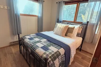 Image de Wagon Wheel Cottage. Charming 2-bedroom home on the iconic Wagon Wheel property.