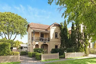 Image de Stay in a restored 1890s home that once served as Camden’s first hospital