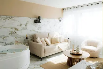 Image de B Unique Appartement Jacuzzi / Cinéma