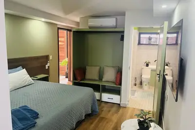 Image de Private en-suit 2-bedroom studio with Ac, shared kitchen in big house