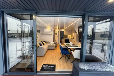 Image de Stylish houseboat \"Nikolai\", private sauna + spacious panoramic roof terrace