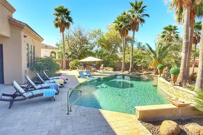 Image de New Epic Retreat! Pickle Ball, Pool, Spa, Batting Cage, Billiards, Game Room ++