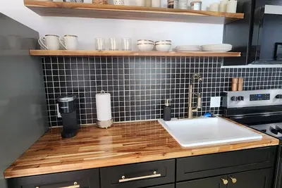 Image de 2-bedroom apartment in peaceful Duncan/York with cool Ac breeze