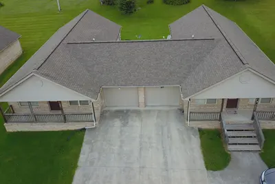 Image de Spacious 3-Bed Townhome in Charming Somerset with the Ideal Location.