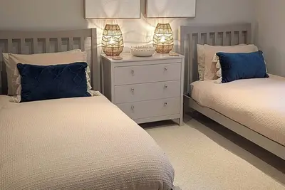 Image de Southsea Coastal Stay - 2 bedroom apartment 8 minute walk to beach, free parking