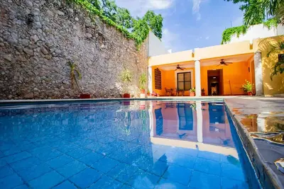 Image de Elegant Quad Room in Mérida’s Heart — Near Paseo Montejo & Local Attractions