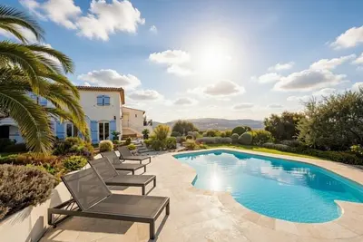 Image de Bastide Luxueuse • Piscine & Vue Xxl • 12/14 pers