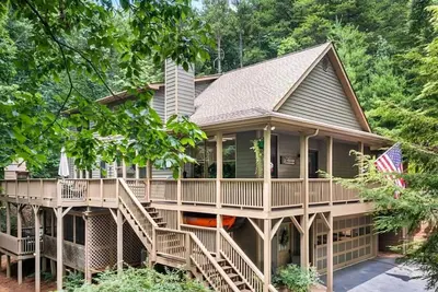 Image de Location and Southern Charm in this large Big Canoe home!