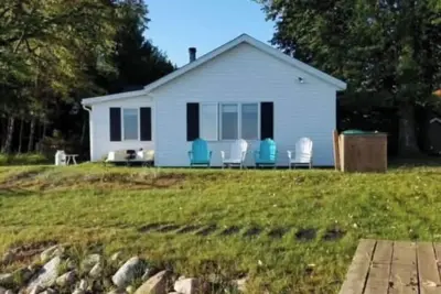 Image de Cozy 2-bedroom cabin with Ac and Rush Lake out your front door!