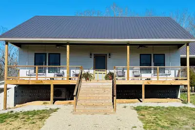 Image de Remote, spacious and cozy farmhouse in Myrtle, Mo