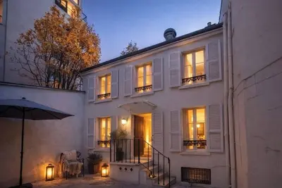 Maison privée près Tour Eiffel • 2 Sdb • Cour