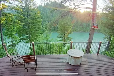 Image de Riverfront Cabin Escape -Hot Tub - Deck - Scenic River Access 7 miles to Glacier