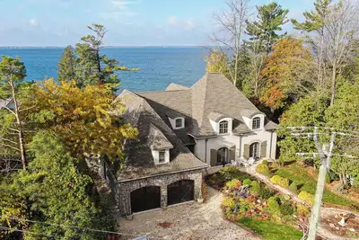 Image de Waterfront Luxury French Chateau | Lake Simcoe | Ping Pong | Games | Fireplace