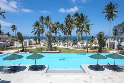 Image de 2 Units | Garden Oasis w/ Jacuzzi & Free Breakfast: Ideal for Reef Excursions