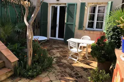 Image de Villa de Charme à Porquerolles – Confort & Sérénité à 100m du Village