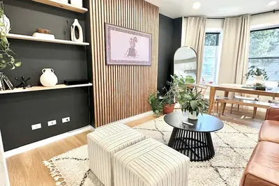 Image de Mid-century Modern 2-bedroom apartment with Central Ac