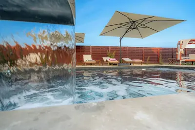 Image de Slavonian home with pool, jacuzzi, barbecue and family fun