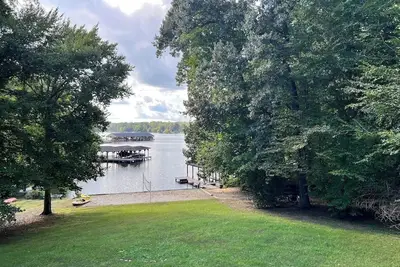 Image de Treasure Cove: 6-bedroom waterfront house on Private Side of Lake Anna