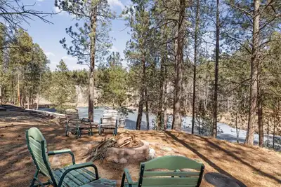 Image de Beaver Lake Pond & Pines Cabin