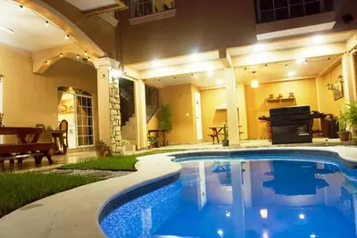 Image de Private Villa with Pool, Social/Barbecue Area!
