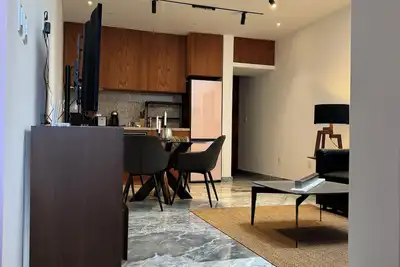 Image de Cozy 1 bedroom, 2 full bathrooms, sofa Beth in living room, full security.