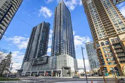 Image de New Luxe Condo | Square One | Floor-2-Ceiling View