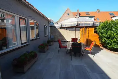 Image de Enjoy peace and comfort in this vacation apartment: completely at ground level, with 2 bedrooms, bathroom, kitchen and spacious terrace.