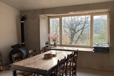 Image de Grange renovée en pleine nature.