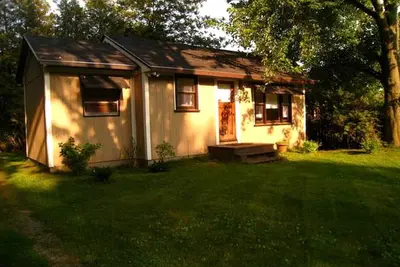 Image de Homey Lakefront Cottage Rental near Turkey Point, Ontario