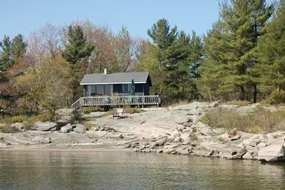 Image de Stunning Lakeside Cottage on the Banks of Lake Huron, Ontario