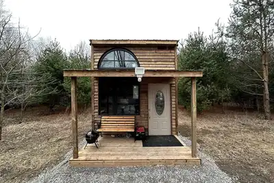 Image de Rustic Tiny Home Surrounded by Nature and Forest Trails in Simcoe, Canada