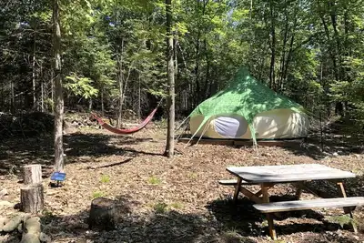 Image de Cozy Off-Grid Canvas Bell Tent Surrounded by Nature for a Peaceful Getaway in Tehkummah, Ontario