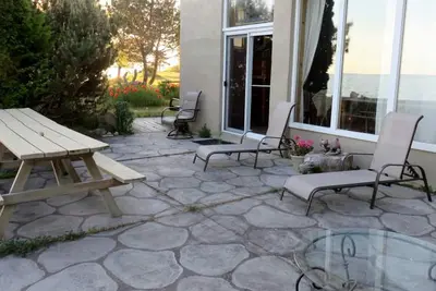 Image de Rustic Lakefront Cottage Rental near Belleville, Ontario
