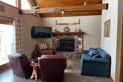 Image de Peaceful Riverfront Retreat on 5 Wooded Acres