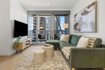 Image de High-End 2br | West Side Place | Pool + Gym Access