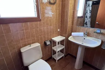 Image de Spacious 3 bedroom apartment in first line of sea. Rodes Lux-72