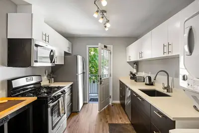 Image de (B2bE) Enjoy a Pet-Friendly and Clean Condo Near the Beltline