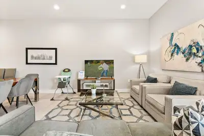 Image de ♥ 4 Br 4 Ba Villa | 5min→Disneyworld |1804ft²| Gym