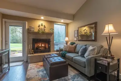 Image de Beautiful condo on the golf course, clubhouse with pool, hot tub, sauna & gym