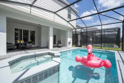 Image de Stunning 7Bd Jacuzzi Pool   Close to Disney   Windsor Cay 16217