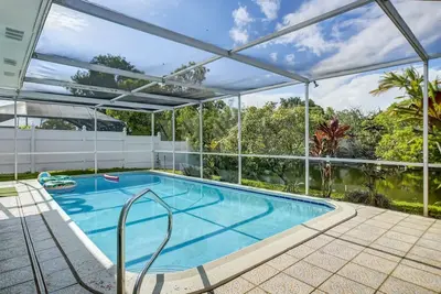 Image de Riverfront, King Bed, Pool & Nearby Beach