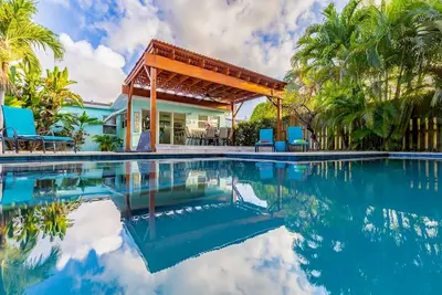 Image de Beachside Bliss Lush Private Pool, Bbq, King Bed