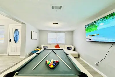 Image de Family-Friendly | Fire-pit | Pool Table & Soccer